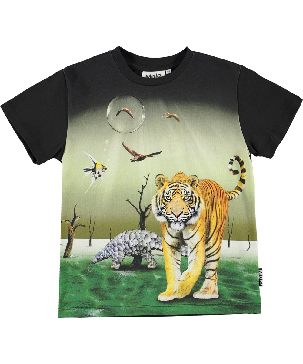 Roxo - Surreal World - Svart t-shirt med tiger och flygfisk.