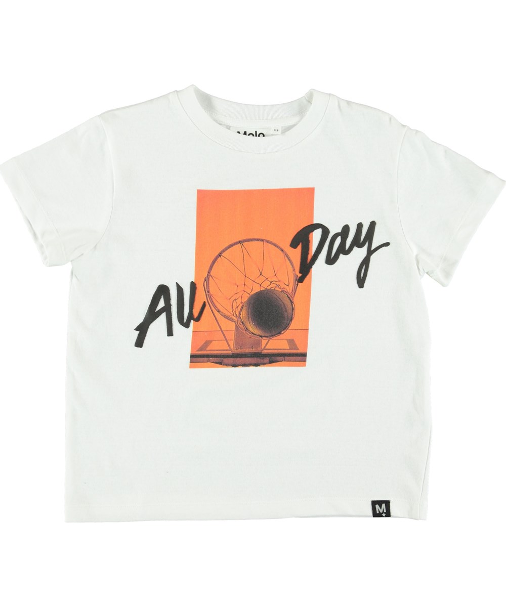 Roxo - White - Vit t-shirt med basket tryck.