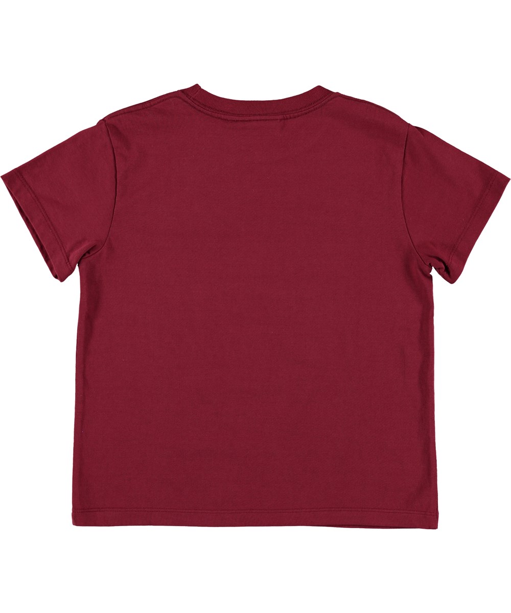 Roxo - Wild Madder - Mörkröd t-shirt med gul text. 