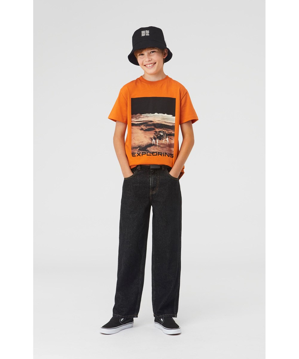 Roxo - Autumn Forest - Ekologisk orange exploring t-shirt med mars 