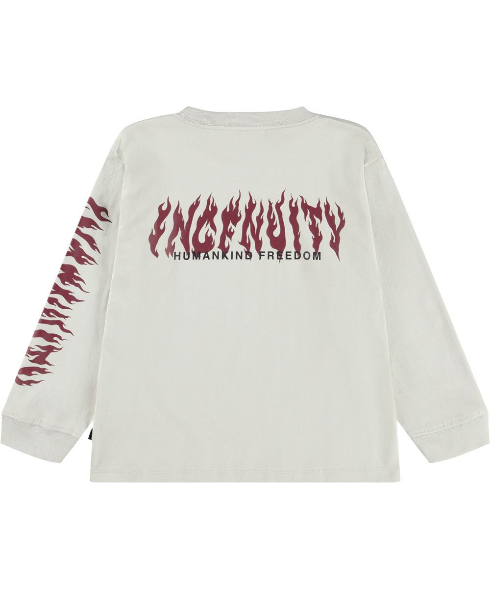 Rube - Ingenuity - Off-white långärmad tröja för barn i ekologisk bomull med en ribbad halsringning och ärmar med röd flammande text ''Ingenuity, humankind freedom''.