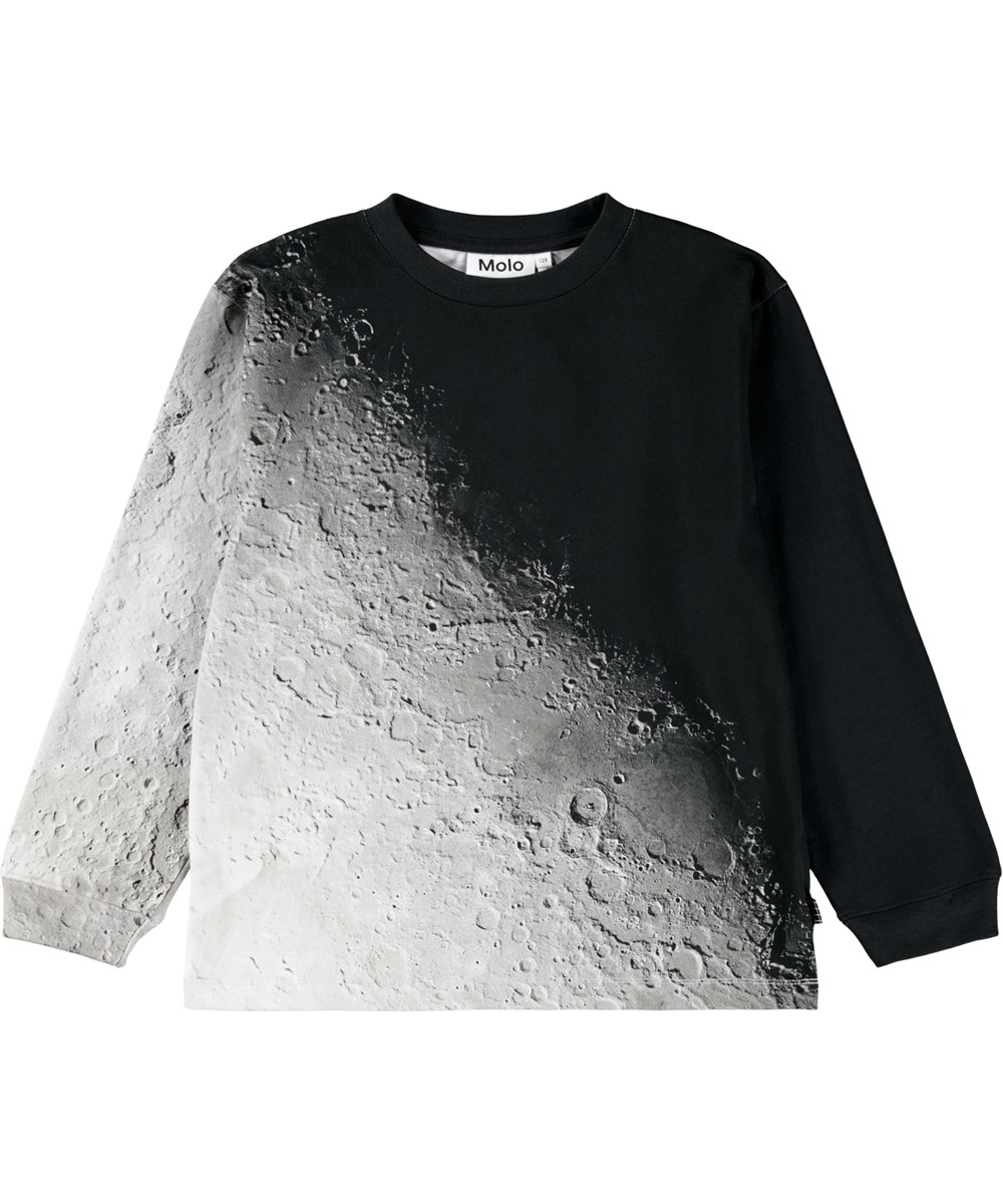 Rube - Moon Fade - Svart, grå och beige långärmad tröja för barn i ekologisk bomull med en ribbad halsringning och månens råa struktur.