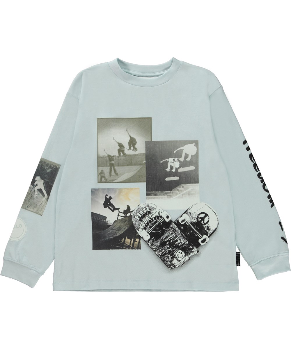 Rube - Skate Mix - Ljusblå ekologisk t-shirt med skejtmönster.