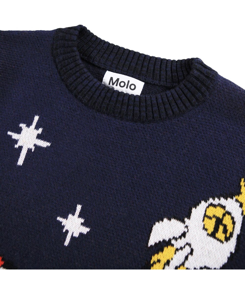 Bello - Merry Space-Mas - Mörkblå stickad tröja i bomullsblandning med ett mönster av jul i rymden.