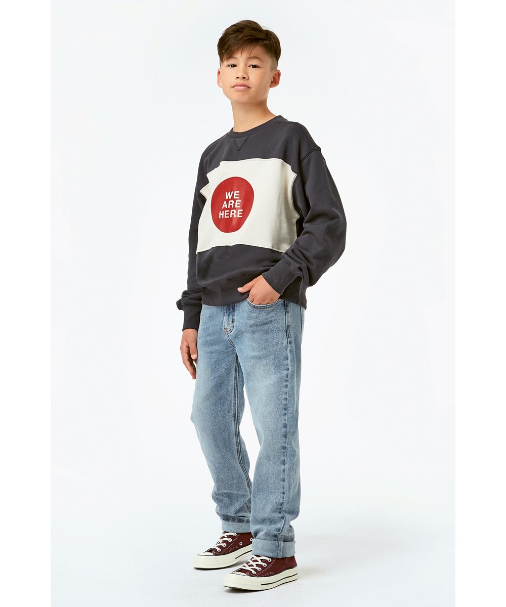 Mann - Night Grey - We are here grå sweatshirt