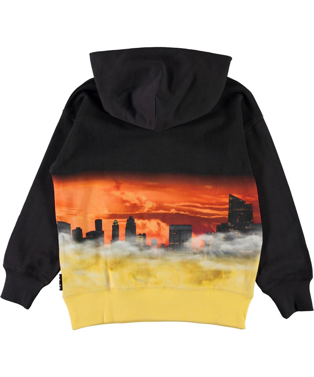 Mozzy - Above The City - Svart och gul hoodie med en svävande man