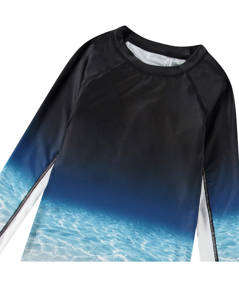 Neptune LS - Faded Ocean - Black rashguard for active children made from recycled polyester with UV protection 50+.