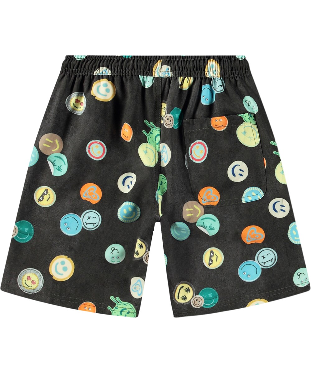 Nilson - Smile All Over - Knee-length black swim shorts for active children in recycled polyester with UV protection 50+.