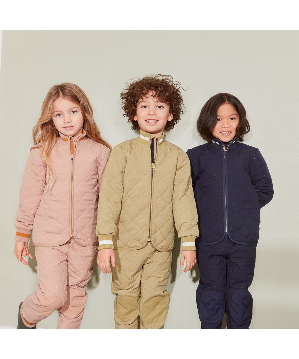 Hoti - Classic Navy - Återvunna termobyxor i mörkblå.