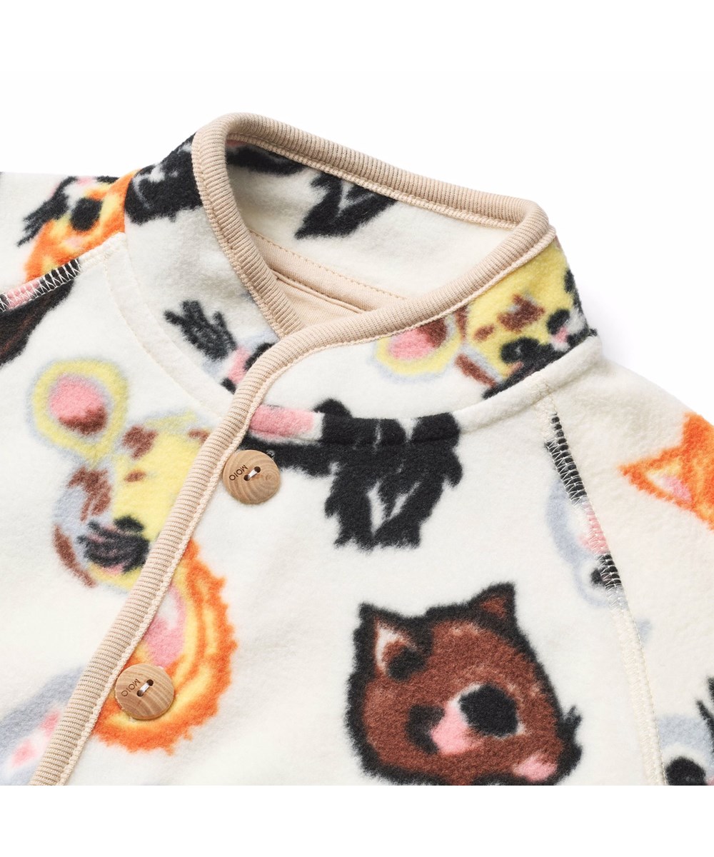 Uli - Itty Bitty Vanilla - Vit fleecefodrad jacka för de små i återvunnen polyester med färgglada djur från gamla tecknade serier.