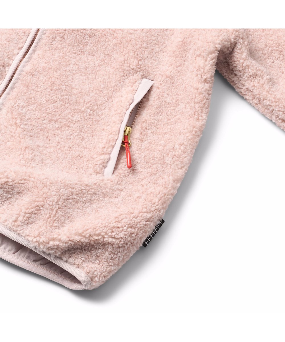 Unique - Mahogany Rose - Rosa mjuk fleecejacka för barn tillverkad av återvunnen polyester med matchande ribbade kanter och fodrad med mjuk bomull.