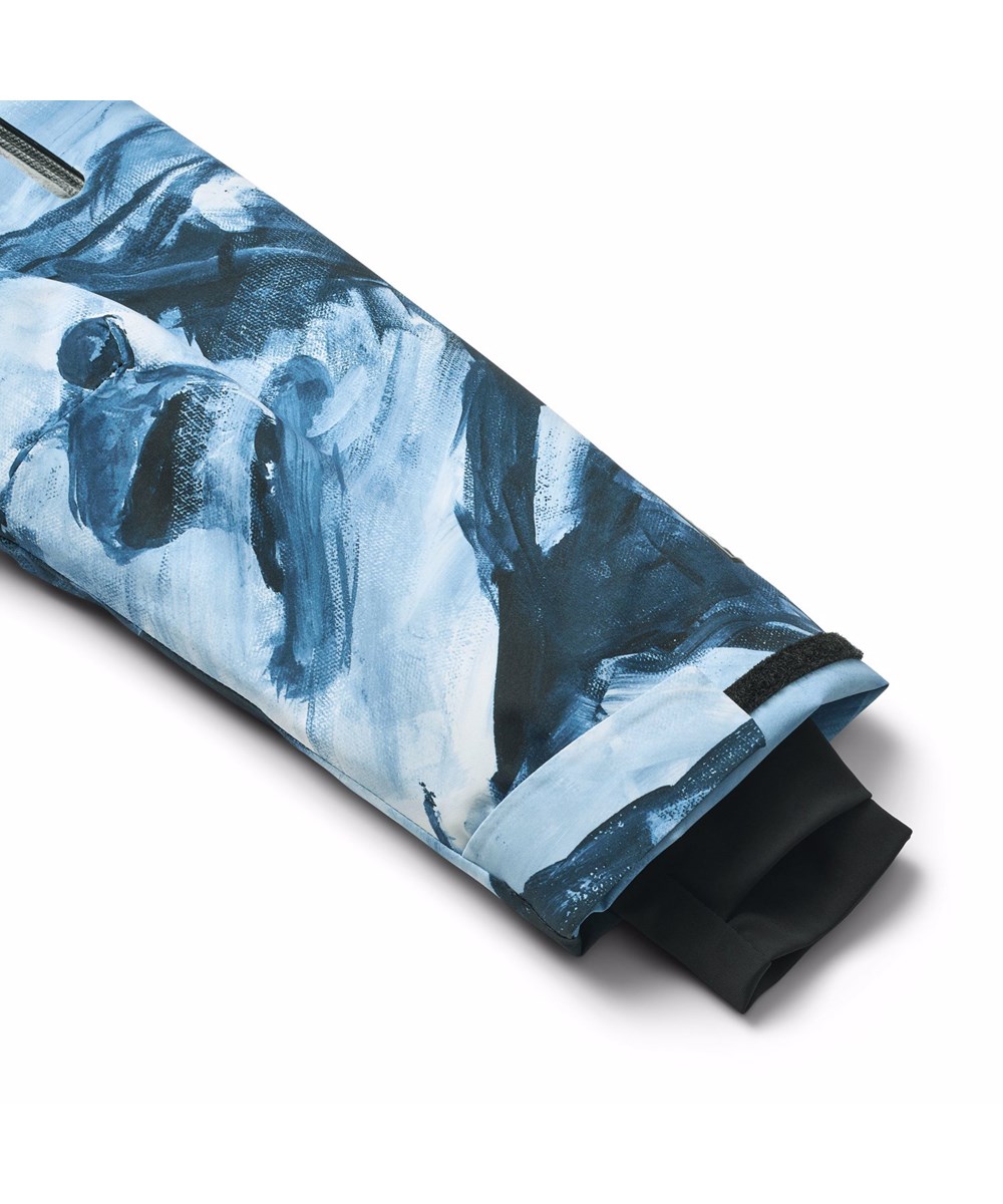 Alpine - Arty Mountains - Vind- och vattentät blå och vit vinterjacka för barn tillverkad av återvunnen polyester, vadderad med 3M™ Thinsulate™.