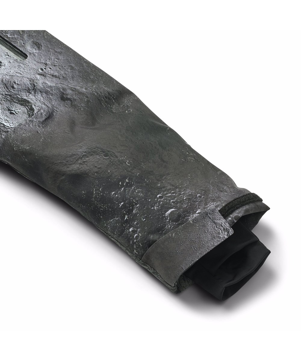 Alpine - Moon - Vind- och vattentät grå vinterjacka för barn tillverkad av återvunnen polyester, vadderad med 3M™ Thinsulate™.