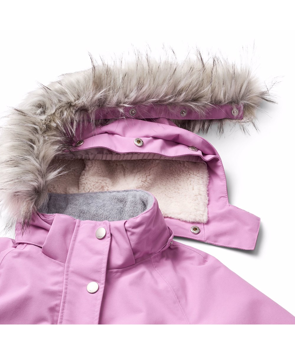 Cathy Fur - Purple Ray - Lila vind- och vattentät vinterjacka för barn i återvunnen polyester, vadderad med 3M™ Thinsulate™.