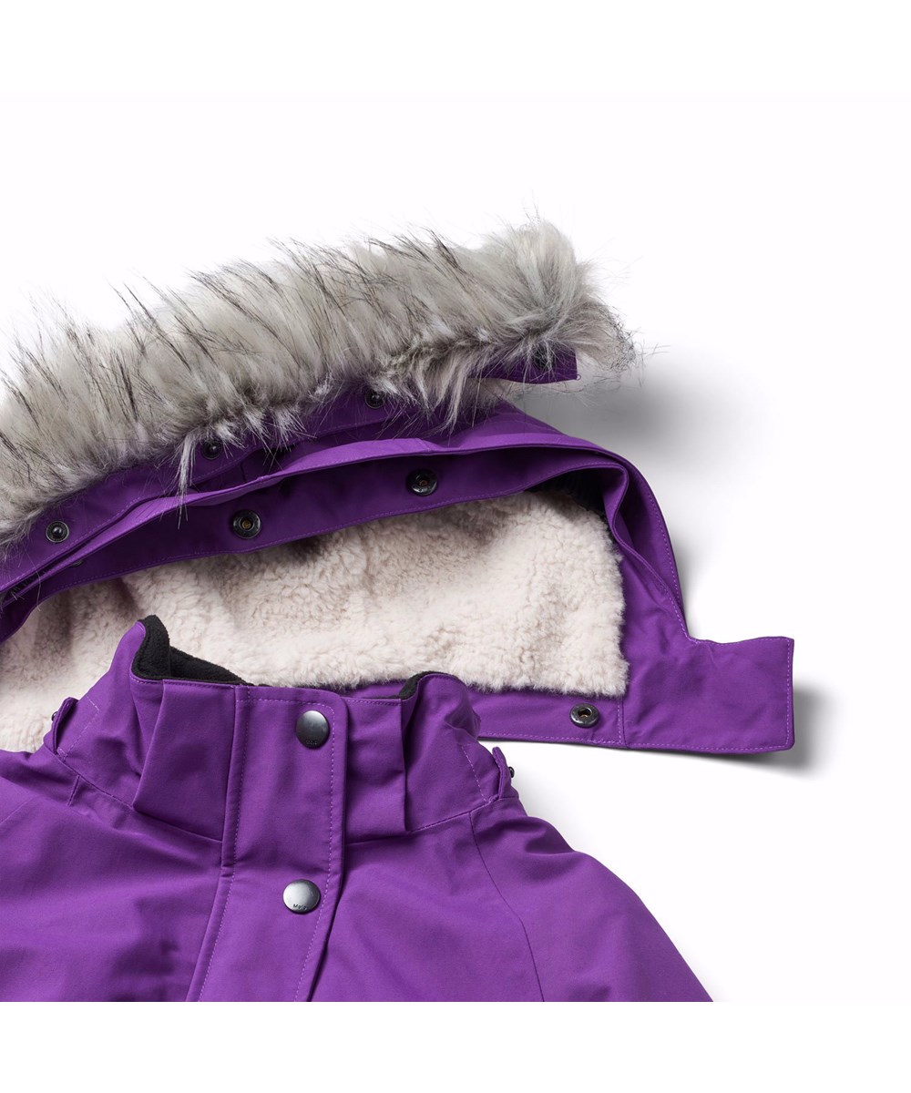 Cathy Fur - Warm Purple - Lila vind- och vattentät vinterjacka för barn i återvunnen polyester.