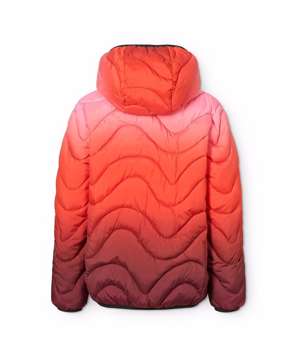 Hao - Fiery Red - Vattenavvisande vadderad jacka för barn tillverkad av återvunnen polyester i röda och rosa gradientfärger.