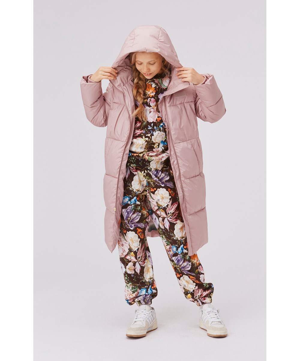 Harper - Powder Rose - Återvunnen varm och lång dunkappa i rosa.