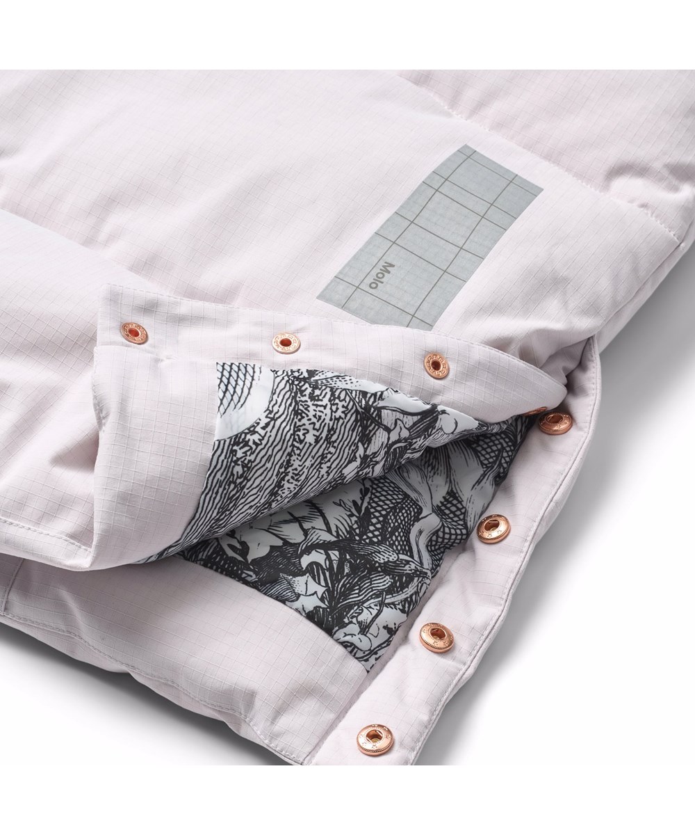 Harper - Lilac Marble - Vind- och vattenavvisande ljuslila jacka för barn i återvunnen nylon med praktisk dragkedja, hög krage och avtagbar huva.