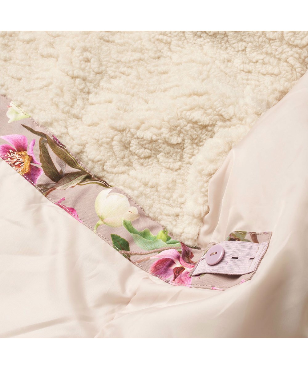 Heiko - Winter Roses - Vind- och vattentät vinterjacka för barn i återvunnen polyester med blommigt tryck.