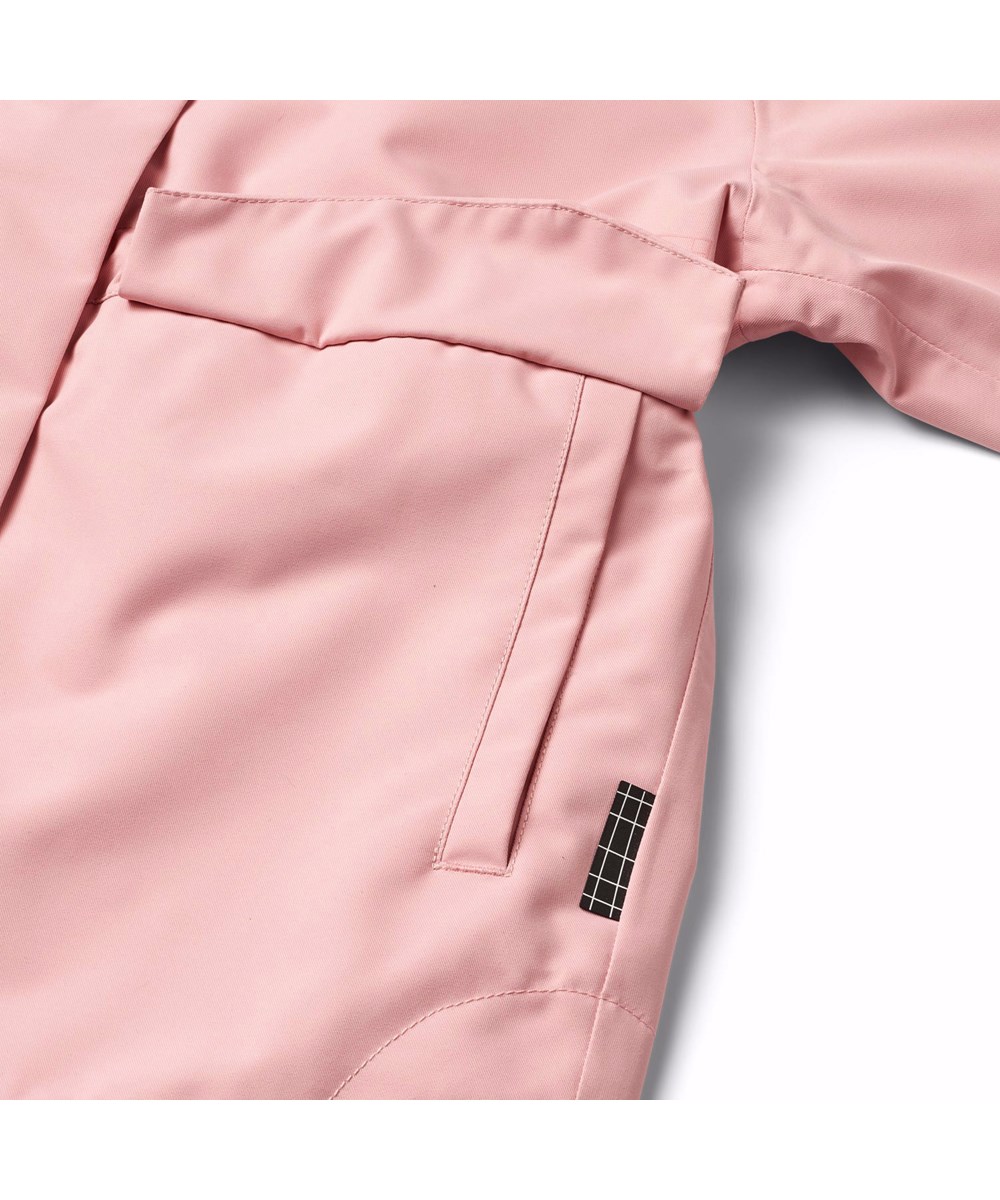 Hennah - Rosequartz - Rosa vind- och vattentät jacka för barn i återvunnen polyester med avtagbar huva.