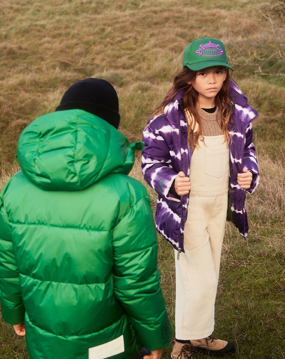 Hilo - Tie Dye Purple - Återvunnen varm och mjuk dunjacka i lila tie dye.