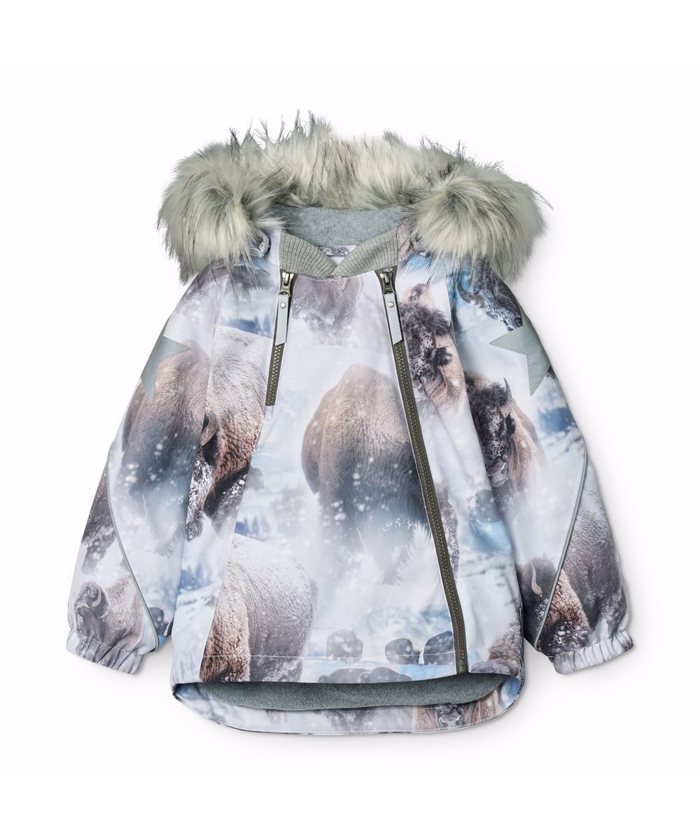 Hopla Fur - Bison - Vind- och vattentät vinterjacka för barn tillverkad av återvunnen polyester med bisonoxar i ett snölandskap och fodrad med 3M™ Thinsulate™.