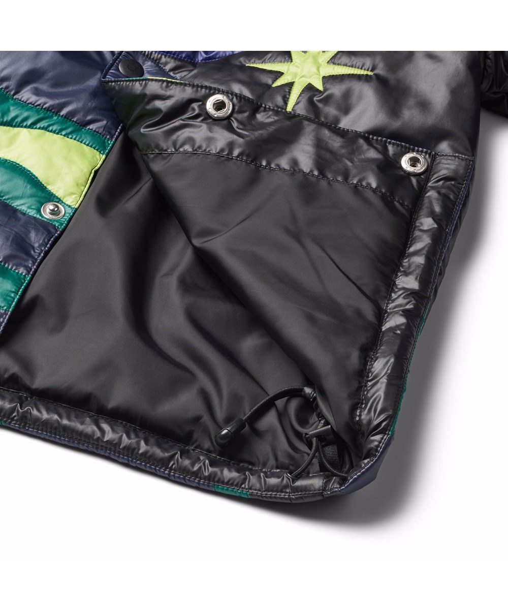 Haraldur - Space Quilt - Svart vadderad jacka för barn med rymdmonster och utomjordingar i vackra färger.