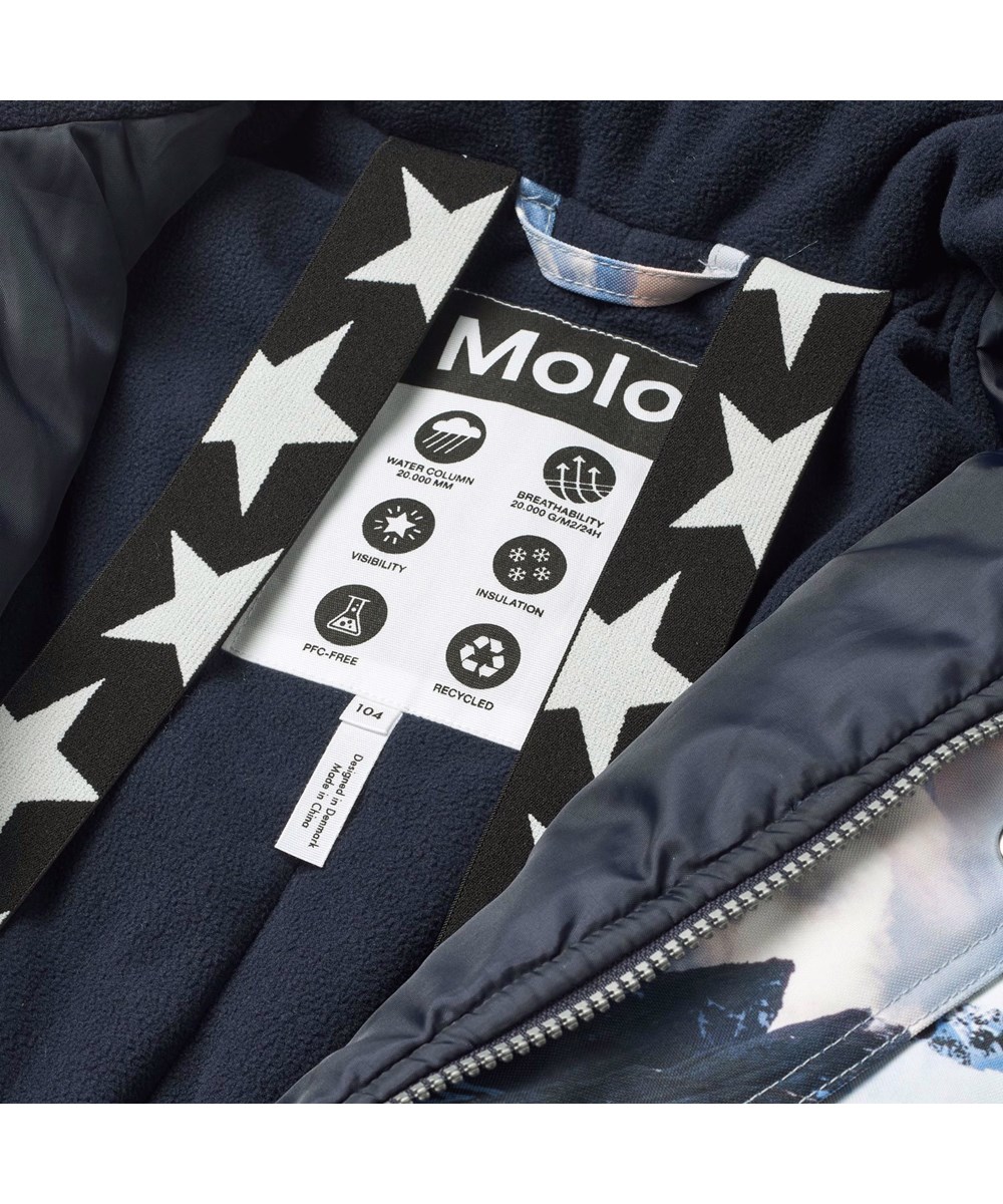 Polaris - Mountain High - Barnoverall i återvunnen polyester med ett vackert tryck av snöklädda alper i nyanser av blått.